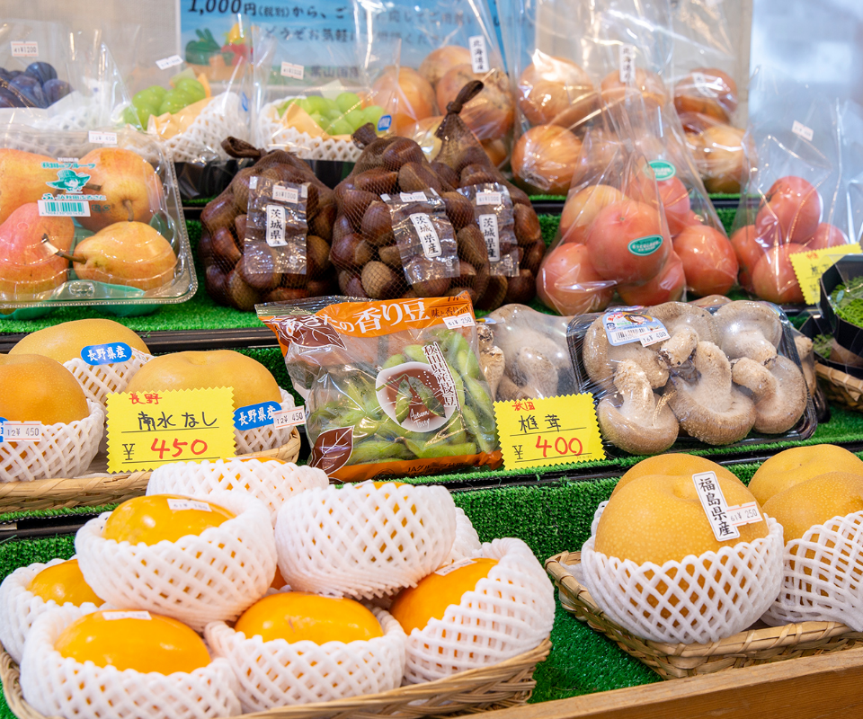 果物や野菜も販売 - point1